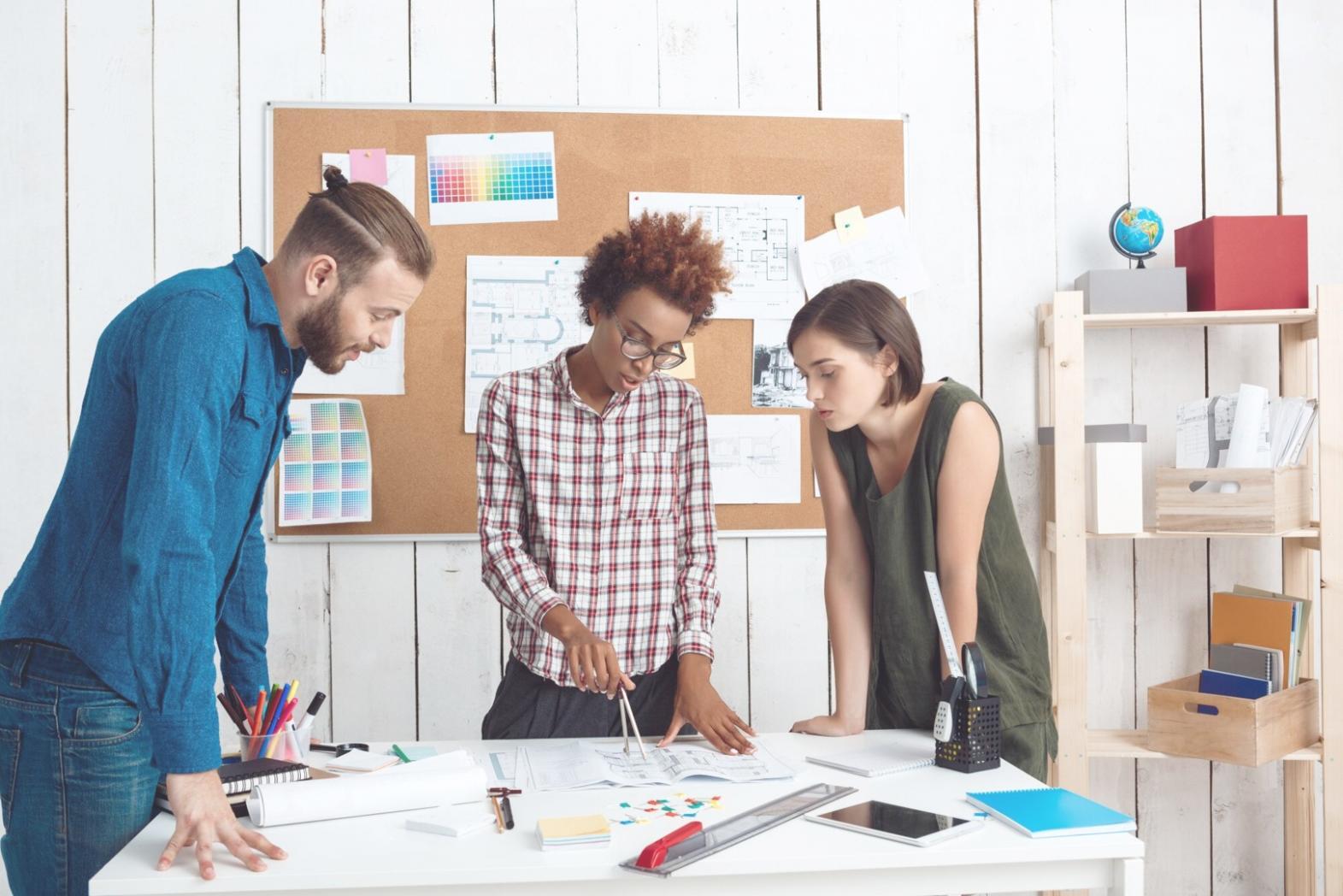 Espacio de trabajo moderno para consultoría financiera